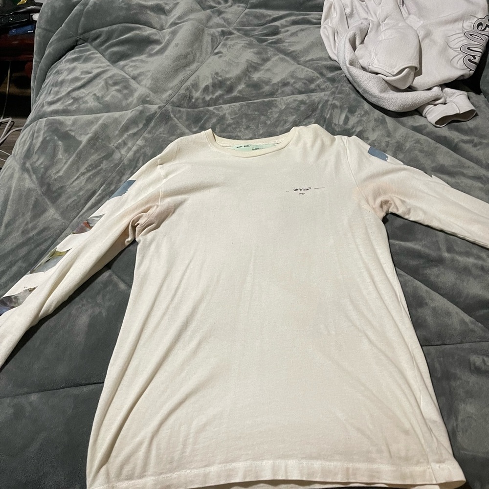 Off white mens long sleeve t size medium noticeable signs of wear